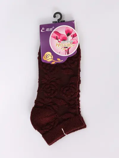 Носки бордовые с цветочной вышивкой